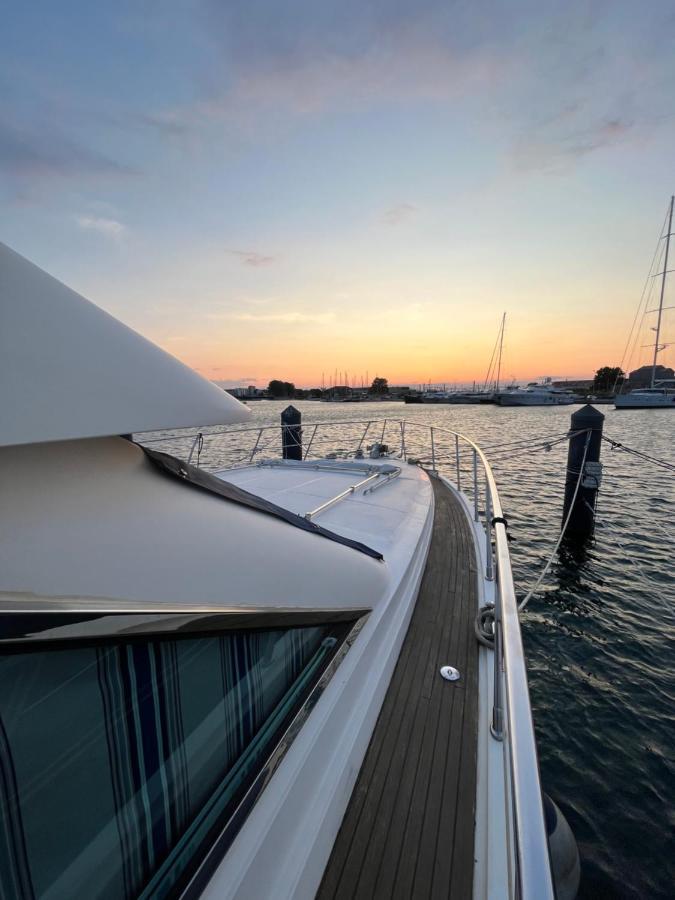Navi Yacht A Sete, 2 A 8 Couchages, Privatif Hotel Luaran gambar